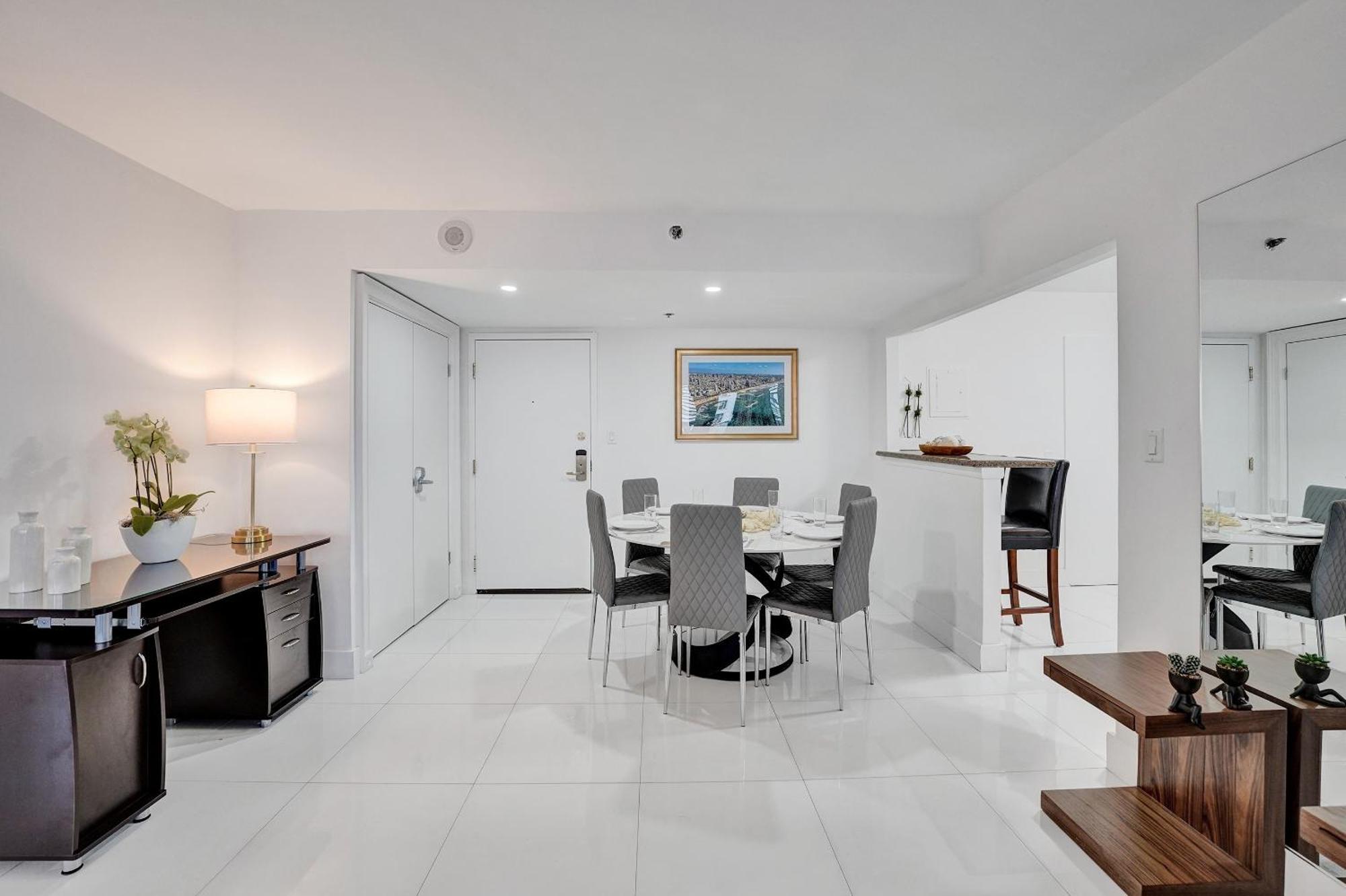 Apartment Beautiful Oceanside Retreat Service 609